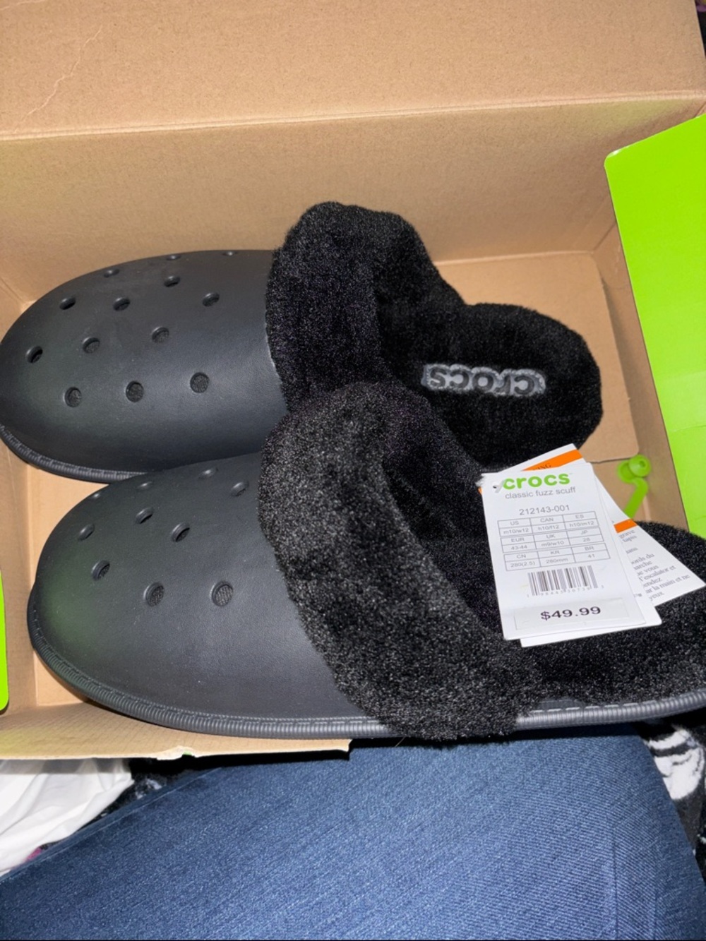 Crocs classic fuzz scuff slipper